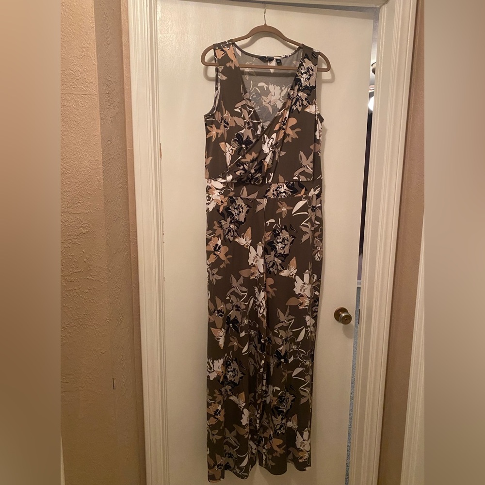 Only Worn Once. XL Neutral, Floral Jumper
